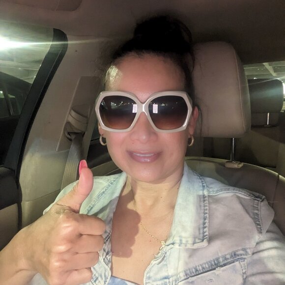 Meet your Posher, Lola - Picture 1 of 1